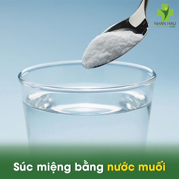 Cách làm sạch họng khi bị trào ngược dạ dày nhanh chóng 3 Súc miệng bằng nước muối
