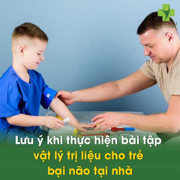 Vật Lý Trị Liệu Cho Trẻ Bại Não Tại Nhà: Các Bài Tập Vận Động Cùng Con 3 Lưu ý khi thực hiện bài tập vật lý trị liệu cho trẻ bại não tại nhà